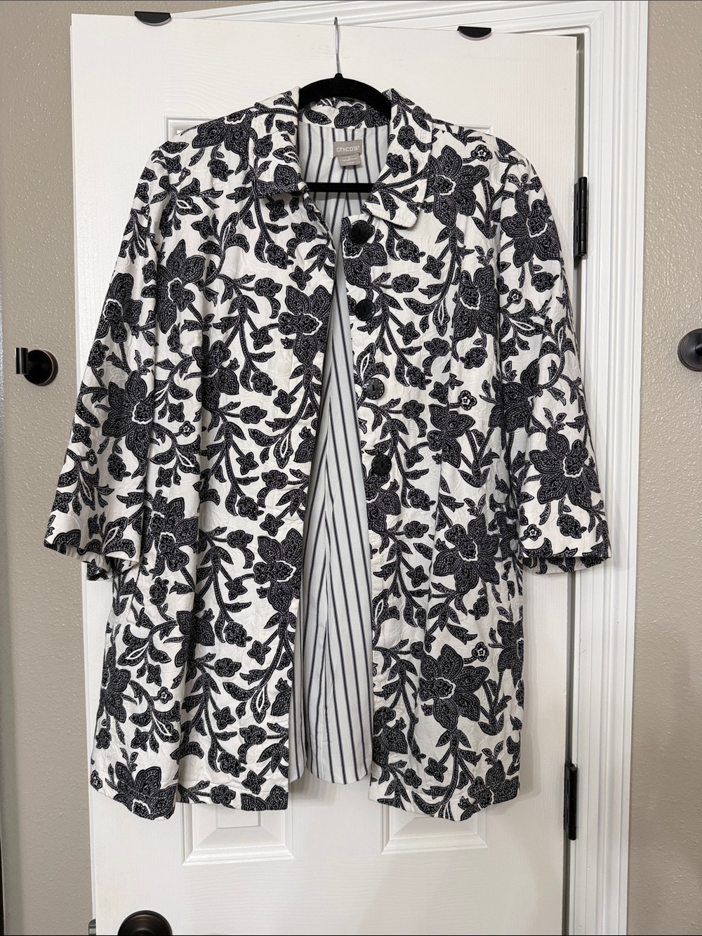 Chico's Black & White Floral Open-Front Blazer